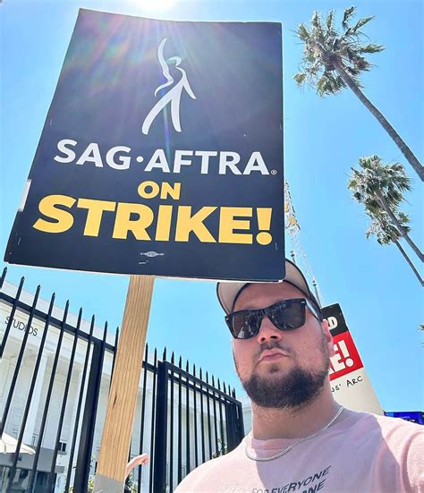 マット・マクゴリーさんのインスタグラム写真 マット・マクゴリーinstagram「fuck You Pay Us 🔥 Solidarity With The Workers Of