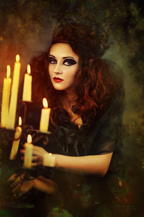 무료 이미지 사람 소녀 여자 초상화 모델 할로윈 어둠 레이디 구성하다 촛대 왕관 눈 무서운 양초