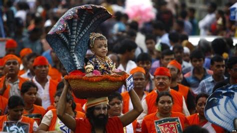 In Pictures Hindus Celebrate Krishnas Birthday Bbc News