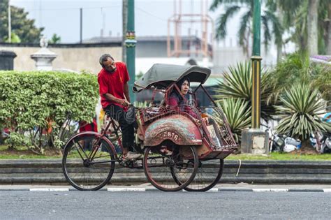 Becak Traditioneel Riksja Vervoer Op Straten Van Yogyakarta Java