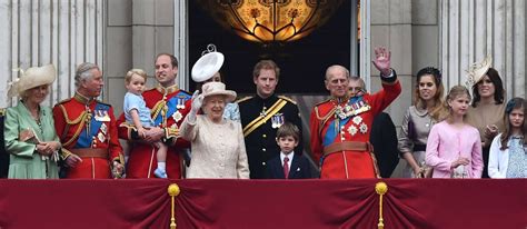 A bandeira da inglaterra é um dos principais símbolos da nação inglesa, que representa um dos países que formam o reino unido. Aniversário de 90 anos da Rainha Elizabeth