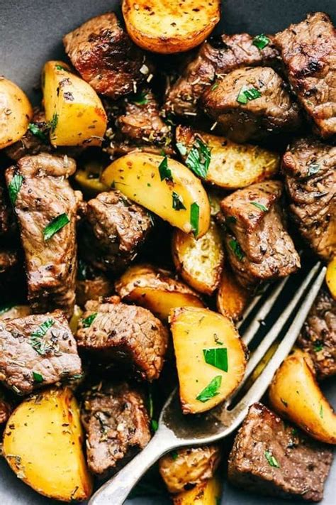 1 pound yukon gold potatoes sliced about 1/2 inch in thickness. Herby Garlic Butter Steak Bites with Potatoes in 2020 ...