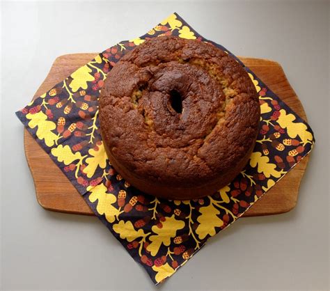 Smooth the top with a spatula. Laura's Gourmandises: Banana chocolate chip Bundt cake