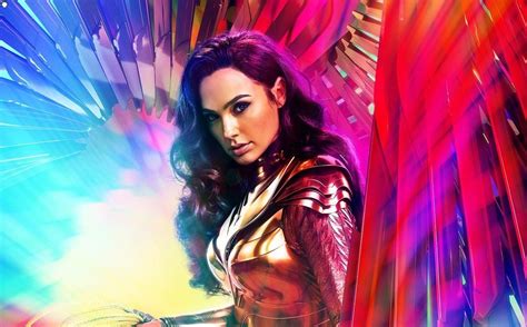 For her second standalone film, the titular heroine will don new gold armor for combat for the cover, gal gadot can be seen doing the classic wonder woman pose often used by the character to repel bullets. Wonder Woman 2: cover Empire e nuovi poster