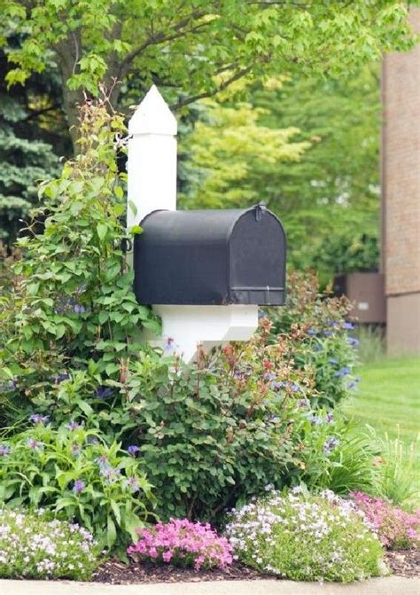 Best Stunning Mailbox Landscaping Designs 22 Mailbox Plants Mailbox
