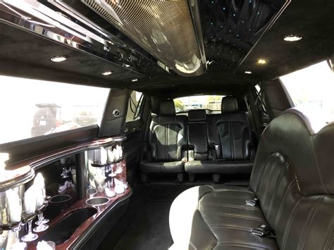 Lincoln Mkt Stretch Limousine With Brides Door In Black ⋆ Touch Of