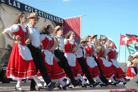 Danzas Tradicionales Alemanas Orgullo De La Nación Y Estandarte De La