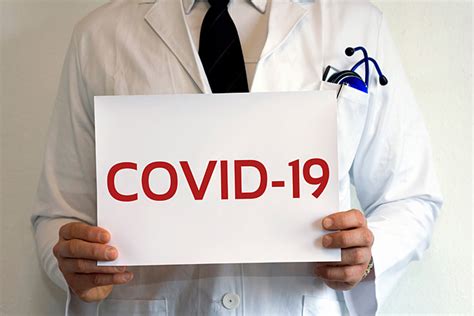 Covid war room citizen report contact trace. Corona Covid-19 Arzt Pandemie Virus Warnschild