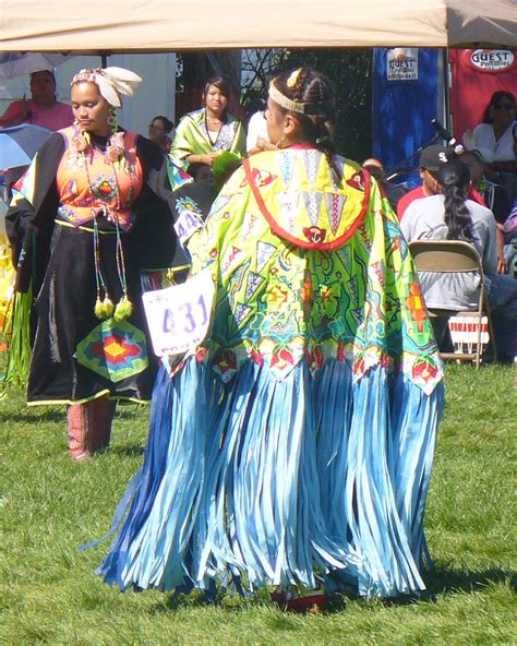 Beautiful Fancy Shawl Dancer At St Joe S Pow Wow 2009 Fancy Shawl Regalia Native American