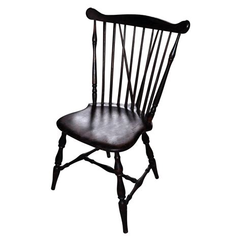 These windsor back chairs are trendy and can fit into every decoration style. Antique Windsor Wood Spindle Back Dining Chair | Chairish