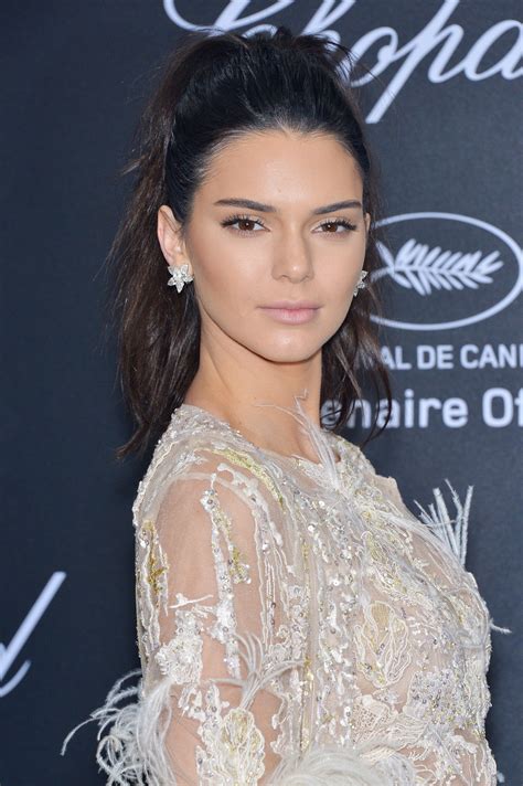 Kendall Jenners 20 Biggest Red Carpet Wows Of 2016 Glamour