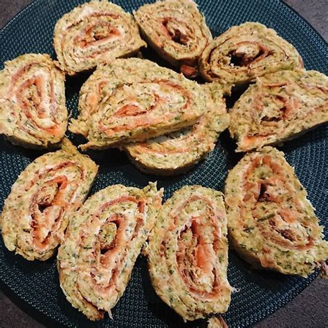 Roulé de courgettes au saumon fumé et fromage frais