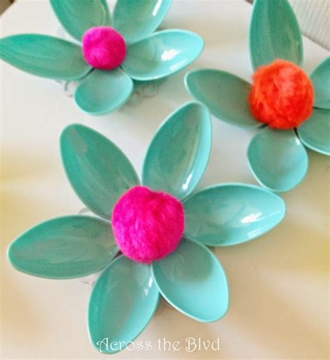 Spoon Flowers For The Spring Spoon Crafts Plastic Spoon Crafts