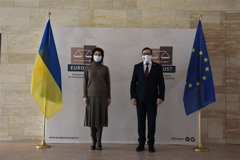 Генеральный прокурор украины ирина венедиктова раскрыла суть претензий к депутатам верховной рады виктору медведчуку и тарасу козаку. Венедиктова встретилась с президентом Евроюста Ладиславом ...