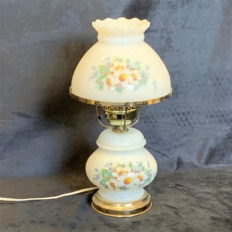 1920's pivoting piano table lamp. Lot - Vintage Lamp with Floral Design