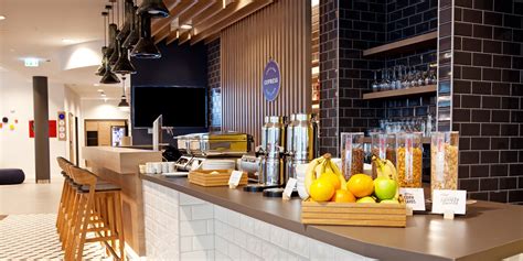 You can reach the city centre in 30 minutes, from frankfurt am main flughafen fernbahnhof station, 20 minutes' walk from the hotel. Holiday Inn Express Frankfurt Airport - Raunheim | Travelzoo