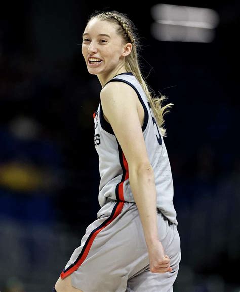 Uconns Paige Bueckers Wins Naismith College Player Of The Year