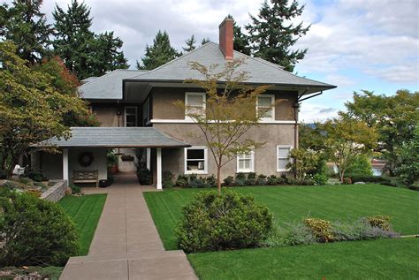 This beginner friendly tutorial show how to draw a house in nine steps. Whidden-Kerr House and Garden - Wikipedia