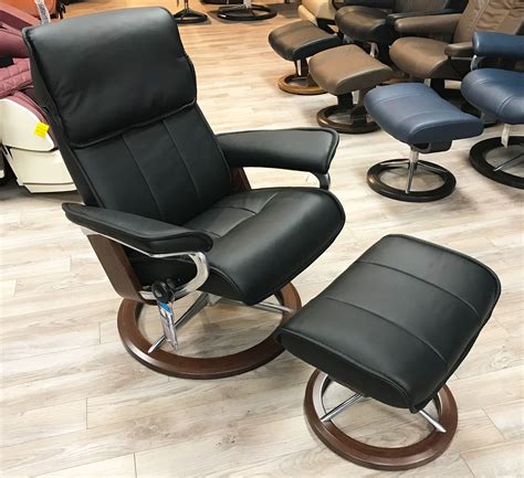 Perfect for any area of the home. Stressless Admiral Signature Base Paloma Black Leather ...