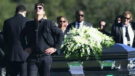 Robin Thicke EMOTIONAL BREAKDOWN At Dad S Funeral Attended By Growing Pains Cast Friends YouTube