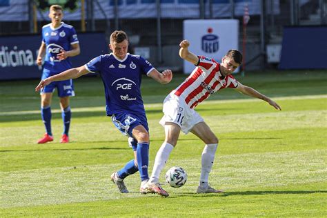 Zbigniew smółka został w sobotę wieczorem trenerem pierwszoligowych piłkarzy stali mielec. PKO BP Ekstraklasa. Sprawiedliwy remis w meczu Cracovia ...