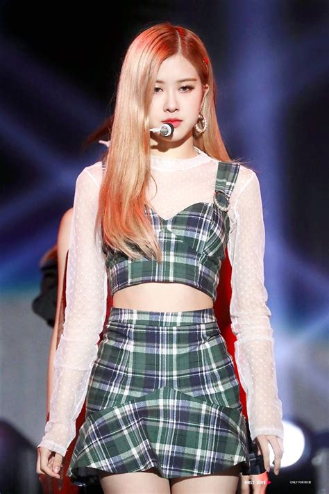 Pin By Mây On 로제 Blackpink Fashion Rose Outfits Blackpink Rose