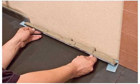 Fliesen werden in der regel mit einem fliesenschneider geschnitten, hierbei wird die fliese von oben angeritzt und dann mit leichtem druck gebrochen. Fliesen An Der Wand Schneiden | Schiefer Fliesen, Platten ...