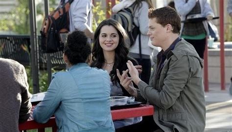 Switched At Birth Actors Talk Tvs First All Sign Language Episode