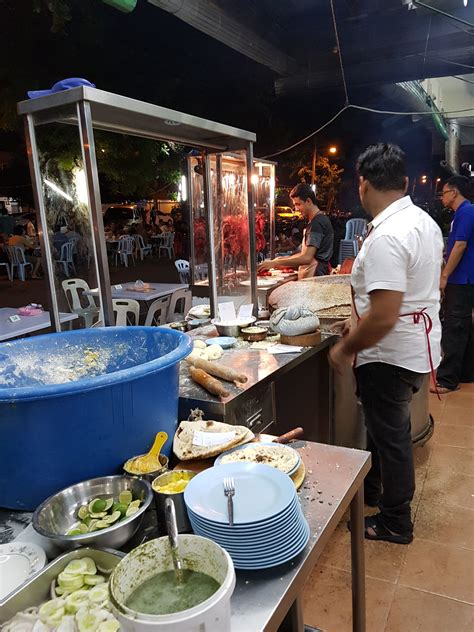 Chicken rice balls, a food in melaka that is unique to the city is something that you must try if you visit this place. 29 Best Food To Eat In Malacca As A Tourist - Ordinary Reviews