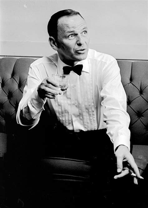 Frank Sinatra backstage photographed by John Dominis Portraits célèbres Portraits Cinéma