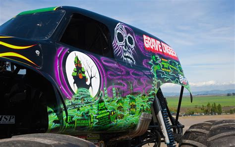 Here Are 9 Reasons Why Grave Digger Is The Og Monster Truck Auto Best