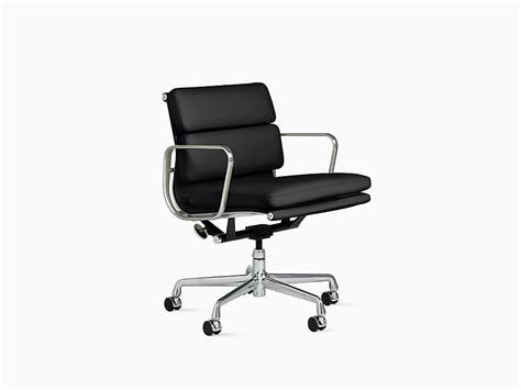 Available with or without arms. Eames Soft Pad Management Chair - Herman Miller