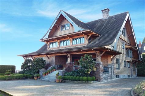 A Craftsman House In Portland Shows Off Its Colors Craftsman House