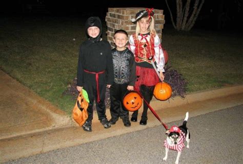 Best Trick Or Treat Neighborhoods In Connecticut Mommy Poppins