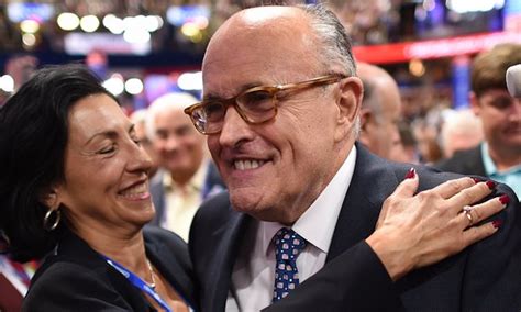 Rudolph Giuliani Ex Alcalde De Nueva York Trump Es Un Hombre De Gran Corazón Que Ama A Todas