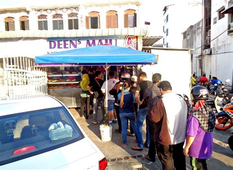 Taha kelemboi 28 july 2020. Penang, Malaysia Deen Maju Nasi Kandar at Jln Gurdwara ...