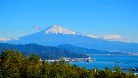 La culture japonaise s'étend sur un millénaire, mais a pourtant adopté (mais aussi créé) les dernières modes et tendances. Top 15 lugares más turísticos qué ver JAPÓN