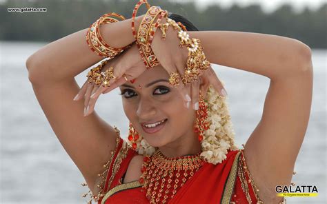 Tamil Cinema Foto Bhavana Hot Navel And Hot Kiss In Sexy Saree Photo Gallery