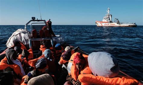Sauvetage En Méditerranée Litalie Immobilise Le Bateau Dune Ong