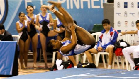 Ela ganhou 20 medalhas sendo 13 delas ganhas em jogos solos. Circuito Negritude: Daiane dos Santos retorna e ganha 2 ...