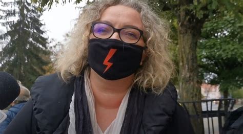To ona 3 października 2016 roku zainicjowała ogólnopolski strajk kobiet w tzw. Strajk Kobiet: Marta Lempart usłyszy zarzuty? Zdecydowane ...