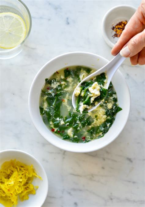 Let sit until the whites have set, about 3 minutes. Egg Trio Soup With Spinach / Spinach Soup With Poached Egg ...