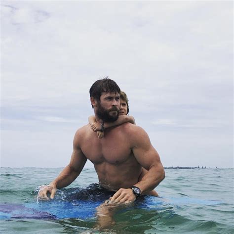Omg You Need To See This Video Of Chris Hemsworth Working Out Shirtless