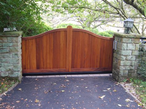 The styles can provide total privacy using traditional tongue and groove boarding or decorative panels. Automatic Gate Masters | Modern Gates | Our Gallery Is ...