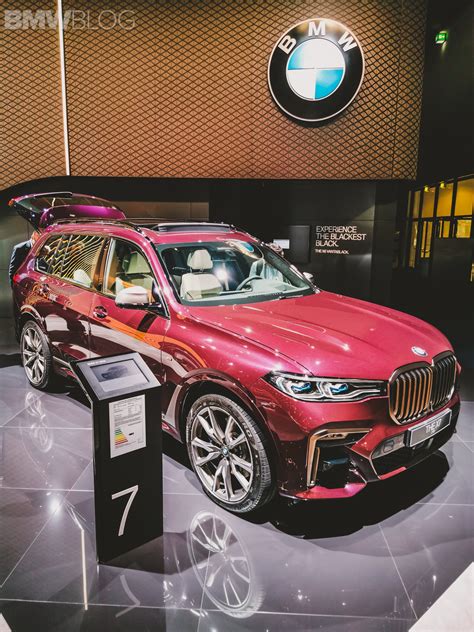 Check out mileage, colors, interiors, specifications & features. 2019 IAA: BMW X7 in the BMW Individual Ametrin Metallic Color