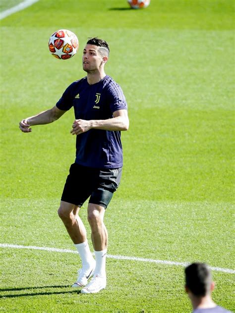 Последние твиты от juventusfc (@juventusfc). Cristiano Ronaldo of Juventus during the Training Juventus ...