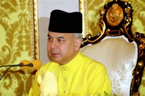 He was the fourth in line to the throne of the perak sultanate when he was the raja kechil sulung of perak from 2010 until his death in 2012. Raja Nazrin Shah ditabal Sultan Perak yang baharu ...