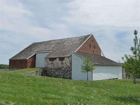 Farm market in gettysburg, pennsylvania, selling locally grown fruits and vegetables. The Barn Board: Gettysburg Barns