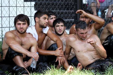 Lotta Scivolosa In Turchia Il Wrestling Oliato Gay It