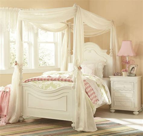 That is why we compiled here the best ideas to inspire from! 19 Fabulous Canopy Bed Designs For Your Little Princess ...